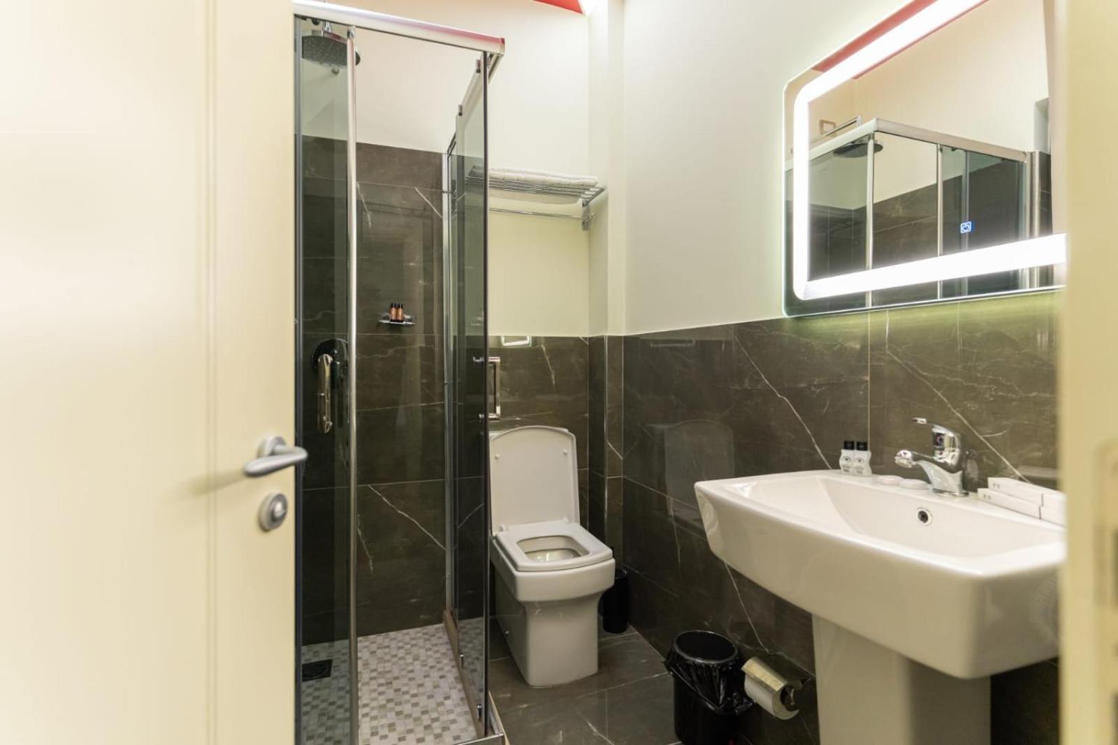 Alko Hotel Shkodër Екстериор снимка
