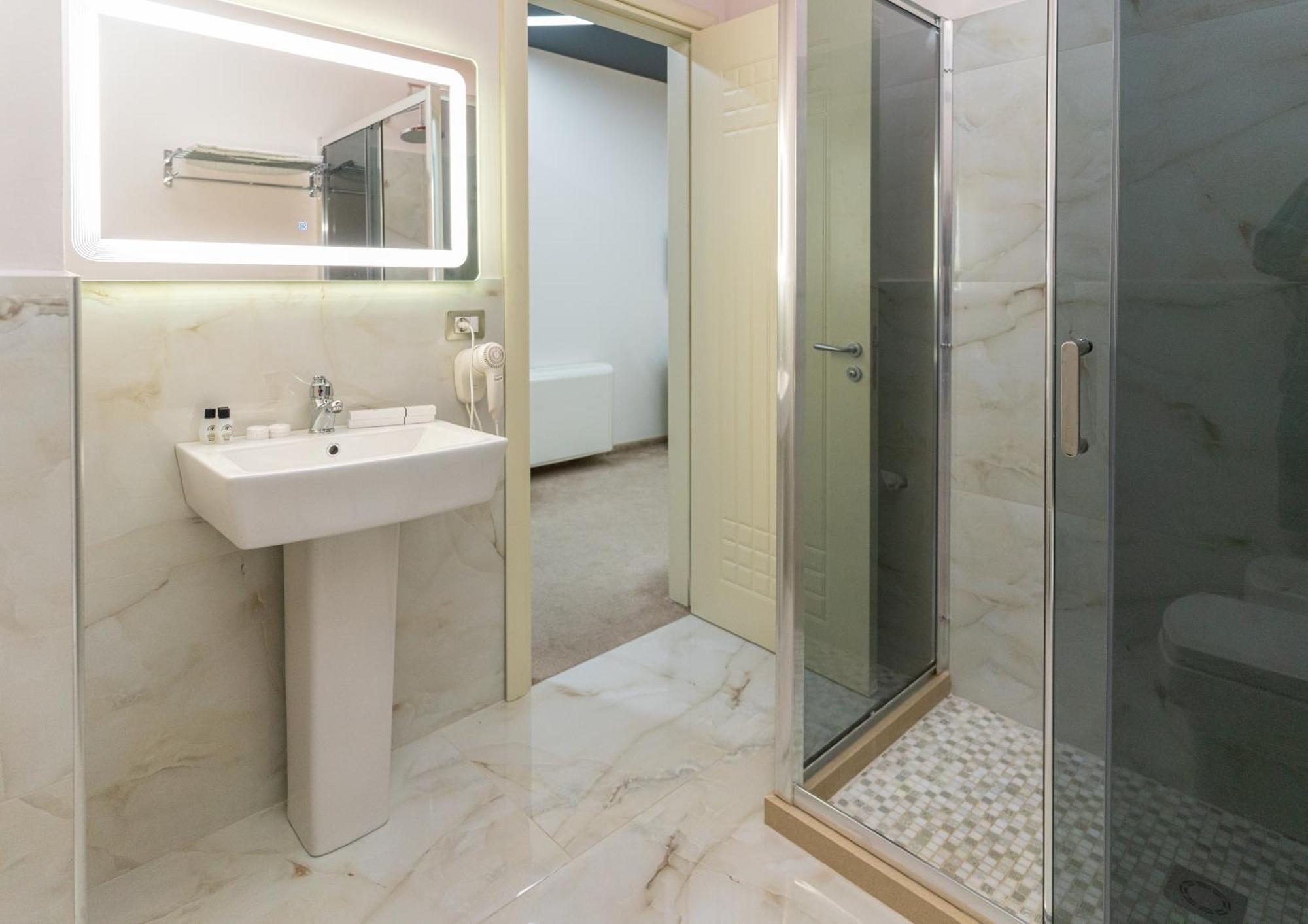 Alko Hotel Shkodër Екстериор снимка