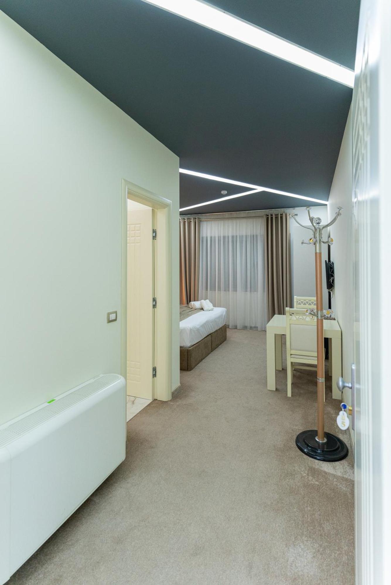 Alko Hotel Shkodër Екстериор снимка