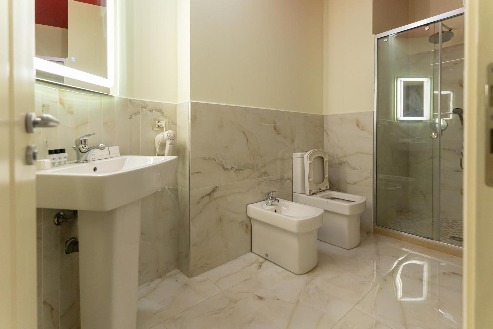 Alko Hotel Shkodër Екстериор снимка