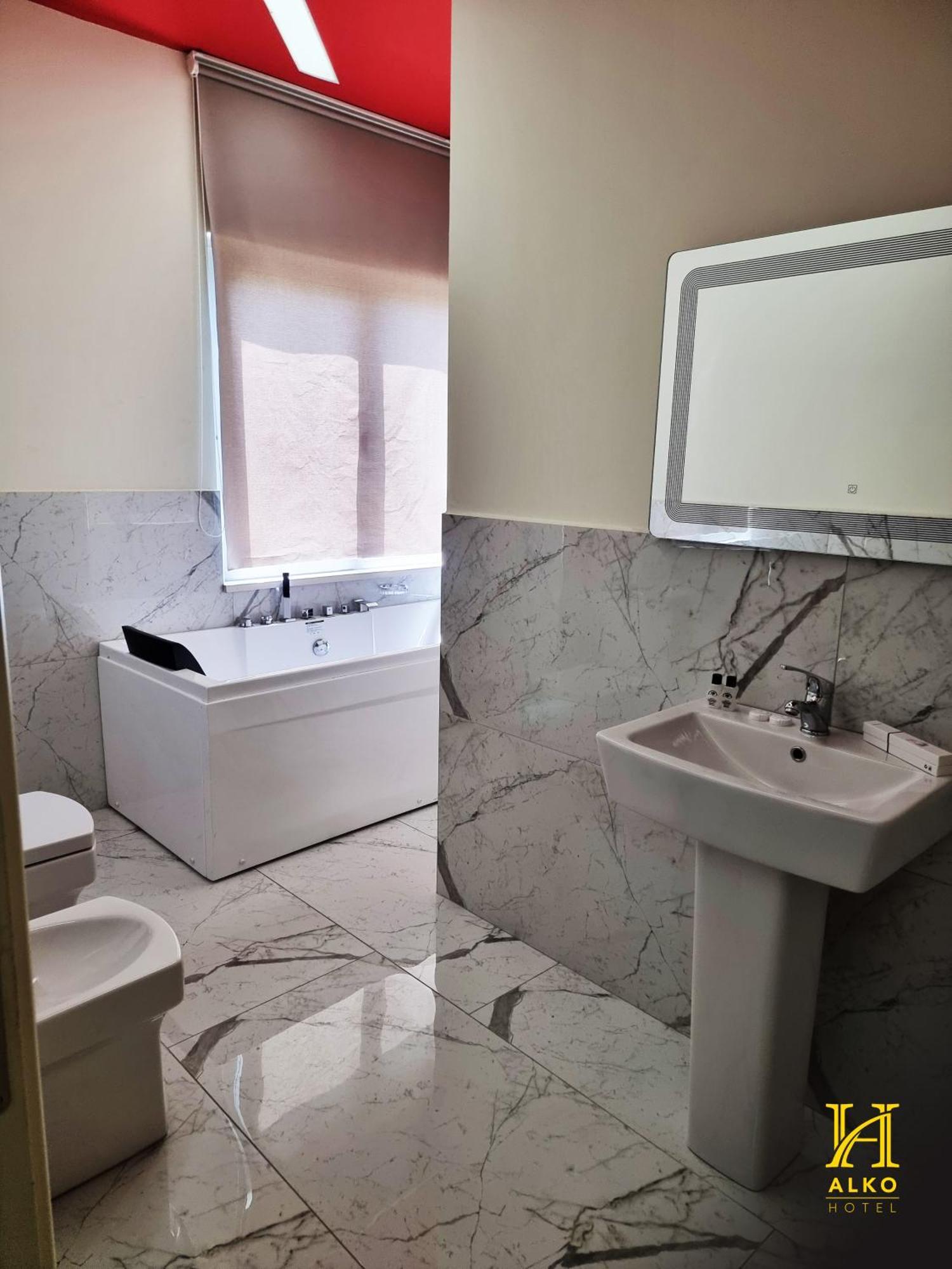 Alko Hotel Shkodër Екстериор снимка