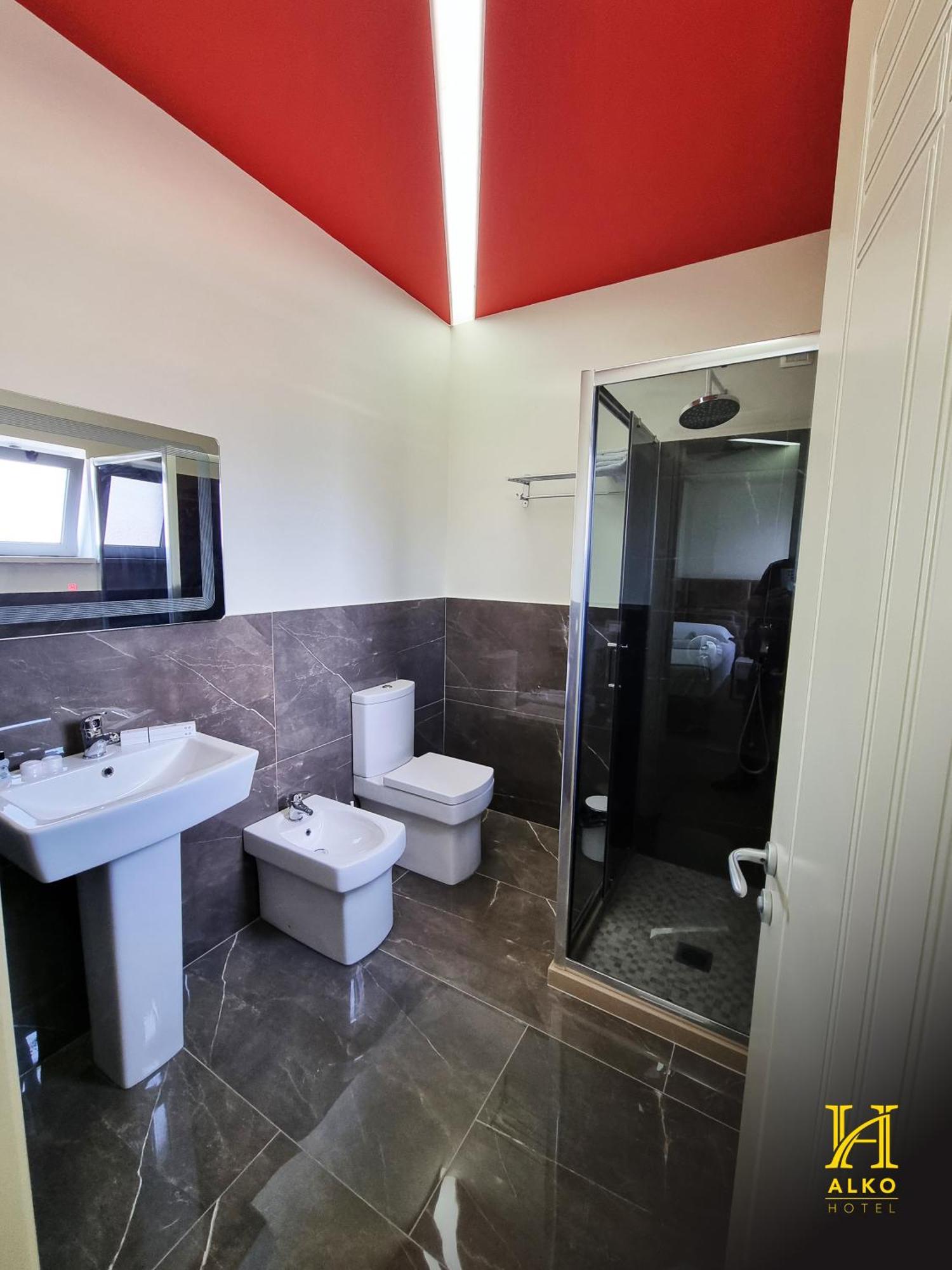 Alko Hotel Shkodër Екстериор снимка