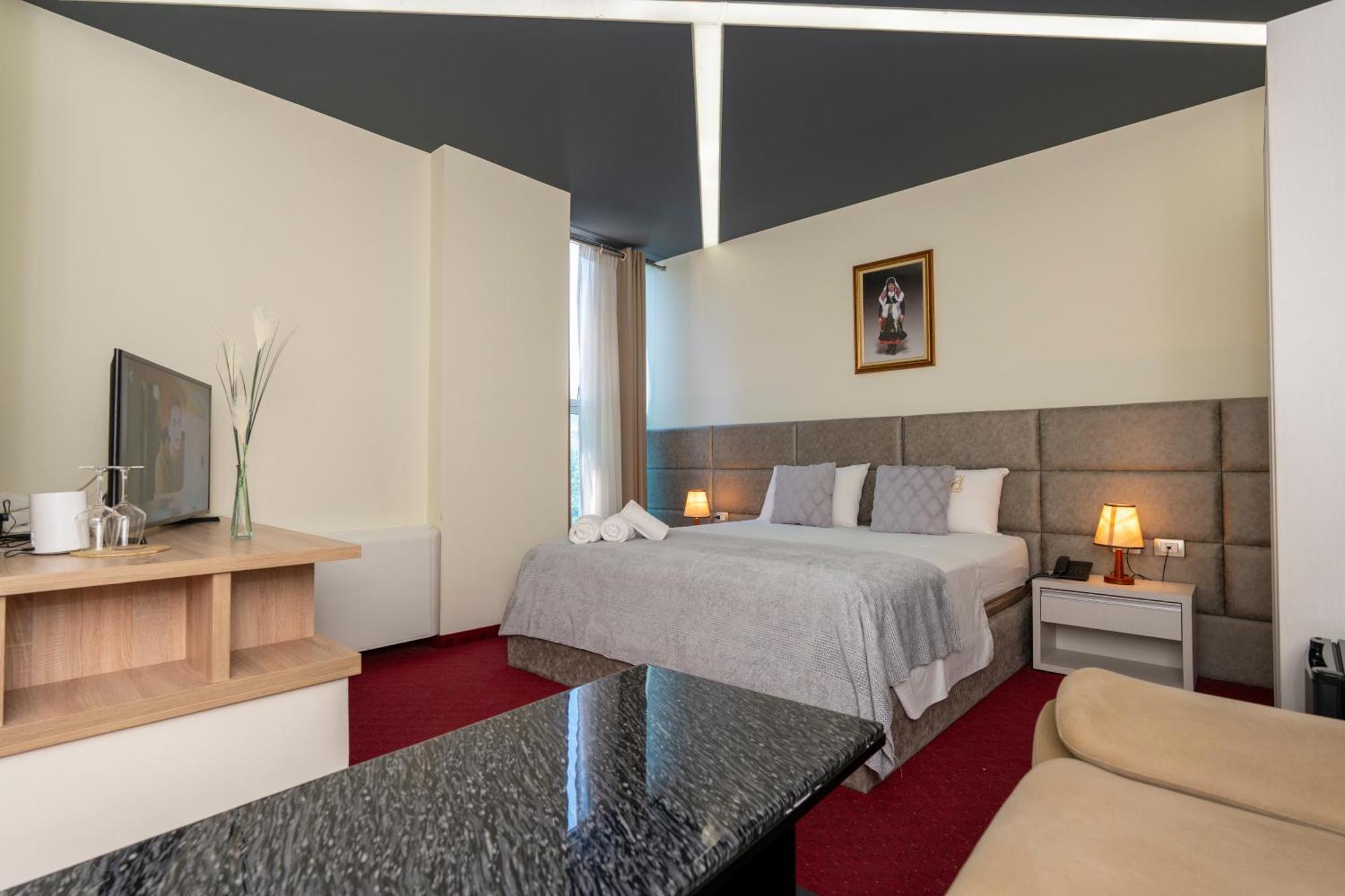 Alko Hotel Shkodër Екстериор снимка
