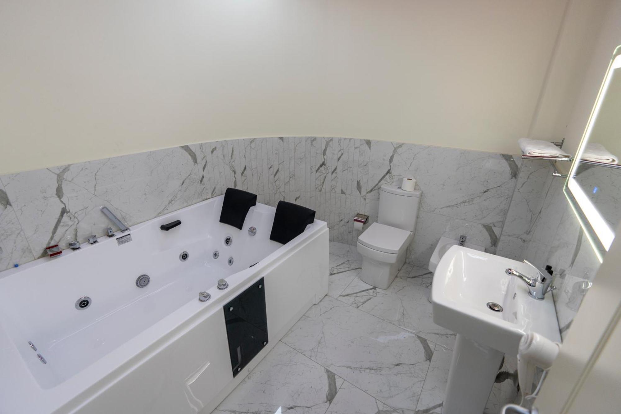 Alko Hotel Shkodër Екстериор снимка