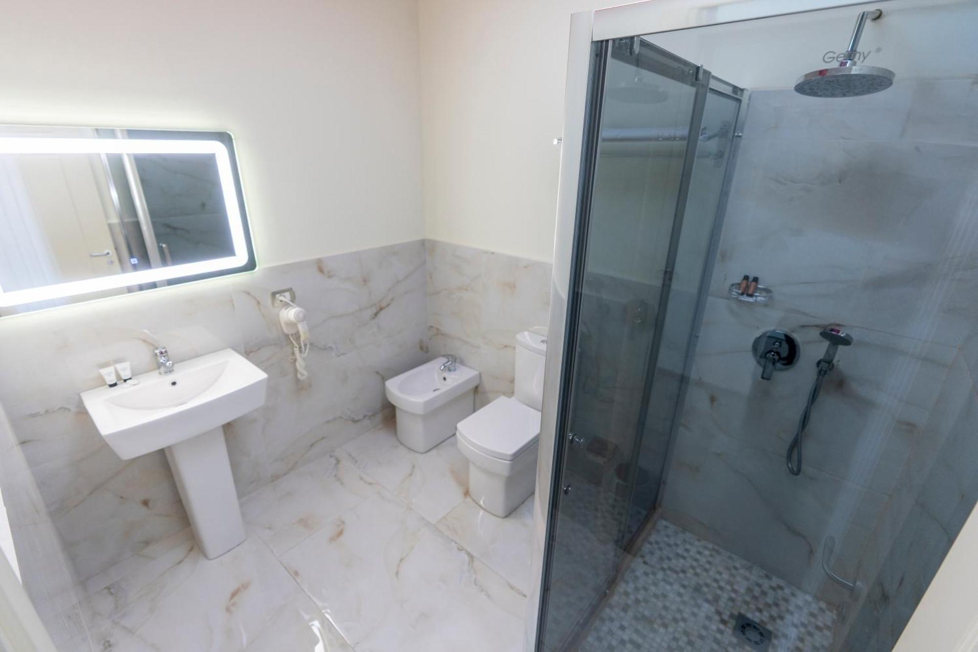 Alko Hotel Shkodër Екстериор снимка